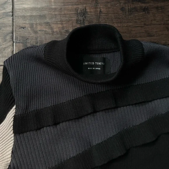 Sweater - Picture 3 of 3